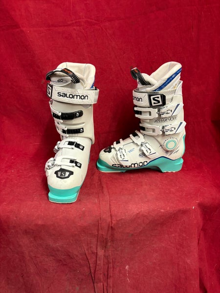 Ski Boots: Mondo 24 & 24.5 Women's Salomon Ski Boots (Used)