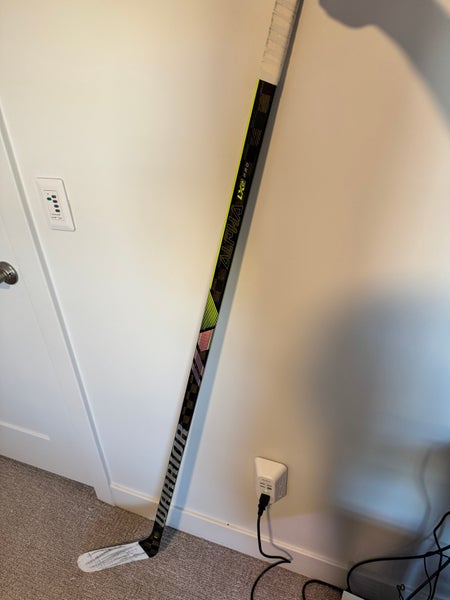 Senior Warrior Alpha LX2 Pro Right Handed Hockey Stick W28 75 Flex Pro Stock (Used)