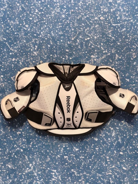 Men's XL Senior Reebok 7k pro Shoulder Pads (New)