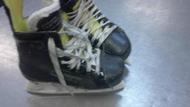 Used Bauer SUPREME S25 Junior Hockey Skate Junior 01 11339-S000196745