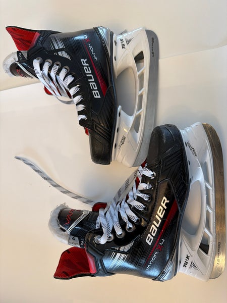2023 Bauer Vapor X4 Hockey Skates Size 4 (Used)