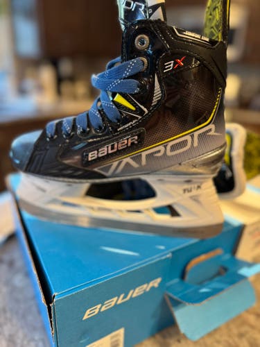 2021 Bauer Vapor 3X Hockey Skates Regular Width Size 3 (Used)