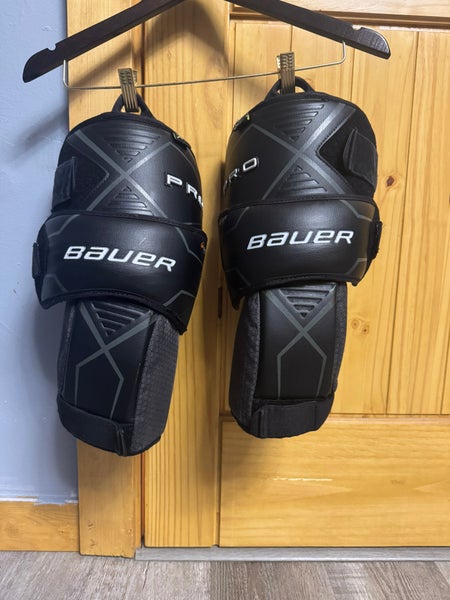 Bauer Pro knee gaurds “sr”