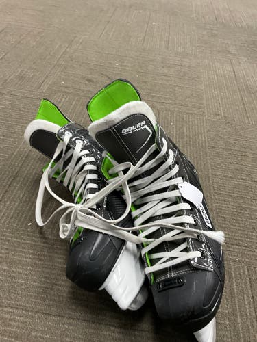Bauer XLS Hockey Skates Regular Width 9 (New)