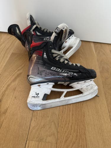 2023 Bauer Vapor X5 Pro Hockey Skates Regular Width Size 3 (Used)