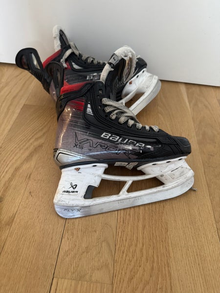 2023 Bauer Vapor X5 Pro Hockey Skates Regular Width Size 3 (Used)