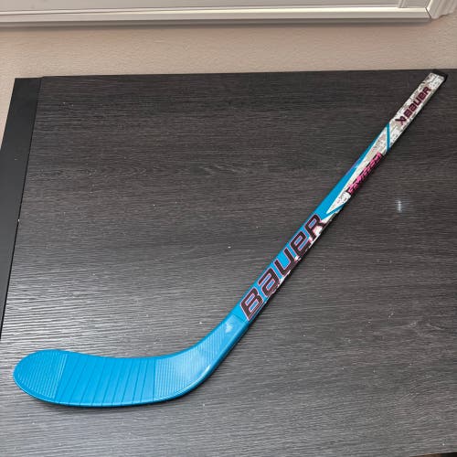 NEW 2025 Bauer Mystery Mini Hockey Stick — TWITCH LE Right Handed (New)