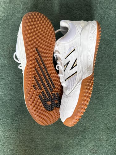 White Men's Size M 11.0 (W 12.0) Adult New Balance Shoes (Used)