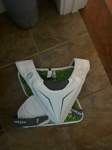 Medium Youth Maverik M5 Shoulder Pads (New)