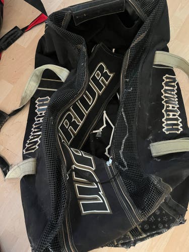 Warrior Bag “Hitman”(Used) hockey rolling adult size
