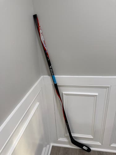 Senior Bauer Vapor FlyLite Left Handed Hockey Stick P88 (New) 77 flex Red and white