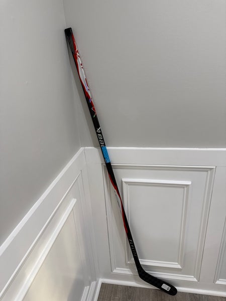Senior Bauer Vapor FlyLite Left Handed Hockey Stick P88 (New) 77 flex Red and white