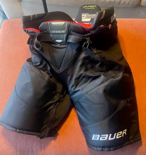 Intermediate Medium Bauer Vapor Hyperlite Hockey Pants (Used)