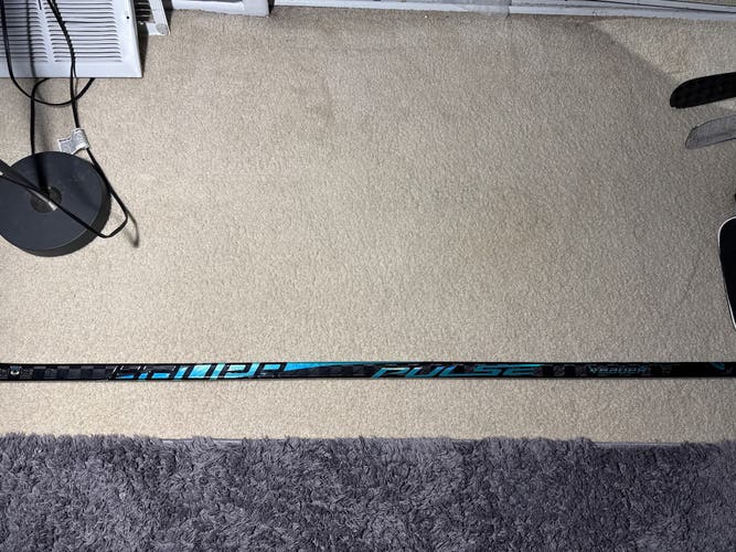 Senior Bauer Pulse  Right Handed Hockey Stick 70 flex / P90TM (New)