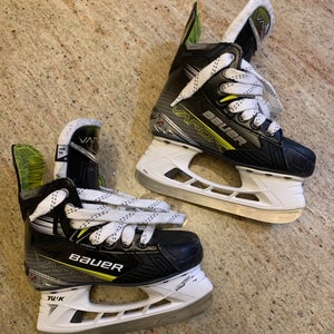 2023 Bauer Vapor X4 Hockey Skates Regular Width Size 1.5 (Used)