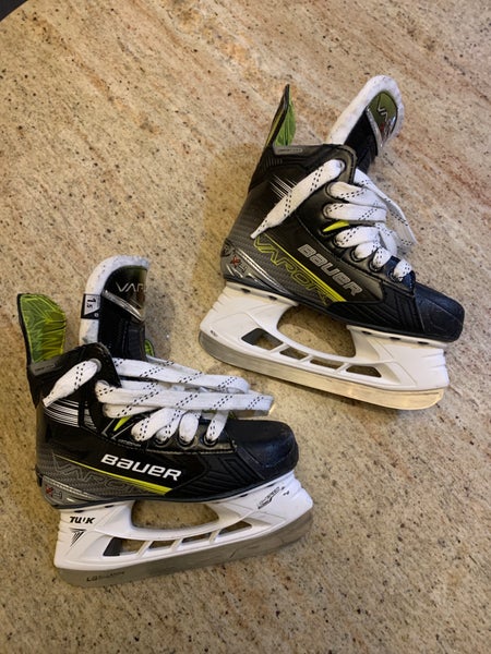 2023 Bauer Vapor X4 Hockey Skates Regular Width Size 1.5 (Used)
