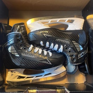 True Catalyst Arc Hockey Skates Wide Width Size 5 (Used)