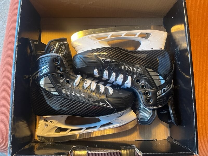 True Catalyst Arc Hockey Skates Wide Width Size 5 (Used)