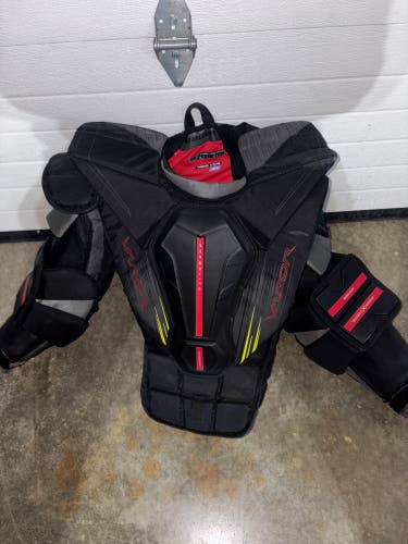 XL Bauer Vapor Hyperlite 2 Goalie Chest Protector (New)