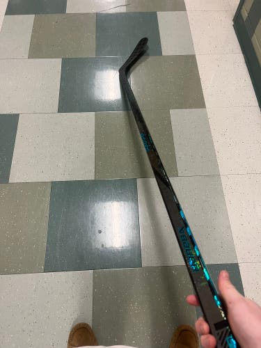 Senior Bauer Twitch Right Handed Hockey Stick P92 77 Flex (New)
