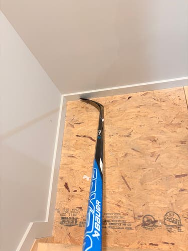 Senior Bauer Nexus E4 Right Handed Hockey Stick P88 77 Flex (Used)
