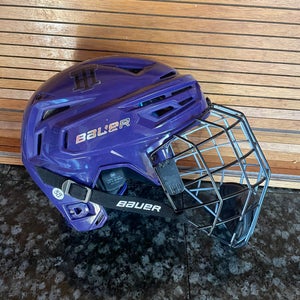 Medium Bauer Re-Akt 150 Helmet (Used)