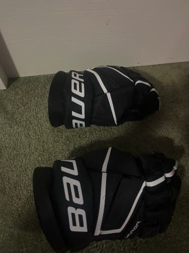 Bauer vapor Gloves like new, but used