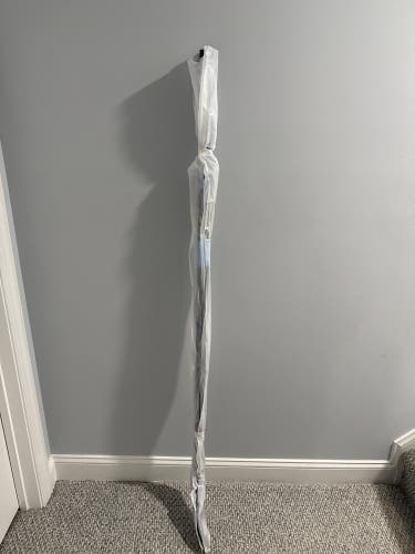 2 Pack Senior Bauer Vapor FlyLite Right Handed Hockey Stick P28 70 Flex (New)