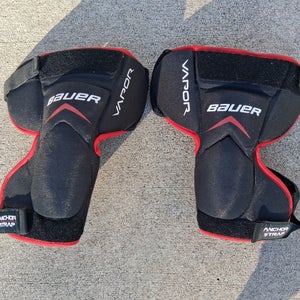 Bauer Vapor X900 SR hockey goalie knee pads (Used)