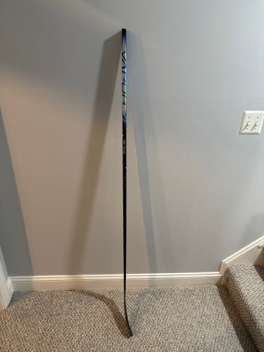 Senior Bauer Vapor FlyLite Right Handed Hockey Stick P28 70 Flex (New)