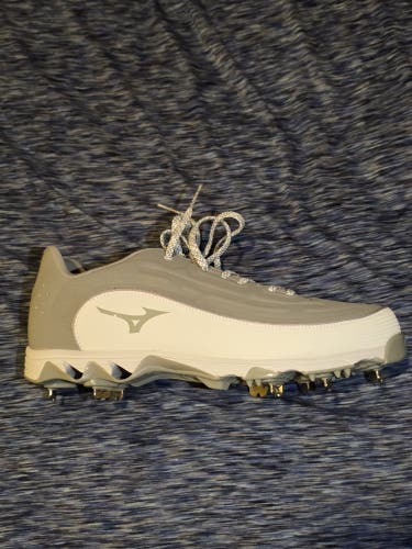 Mizuno Ambition 3 Metal Baseball Cleats – Men’s 11.5 – New