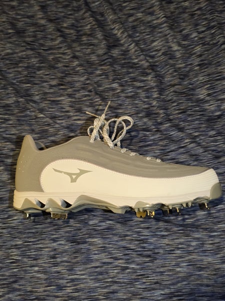 Mizuno Ambition 3 Metal Baseball Cleats – Men’s 11.5 – New