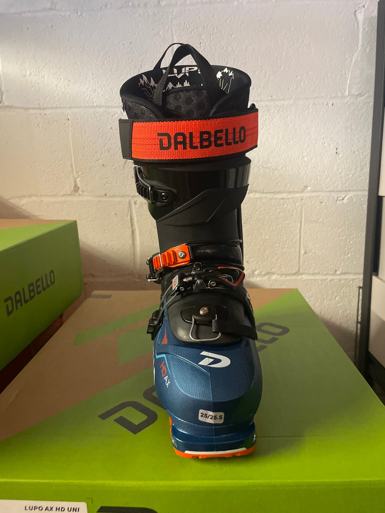 Mondo 25 & 25.5 Dalbello Lupo AX HD UNI Ski Boots Medium Flex (New