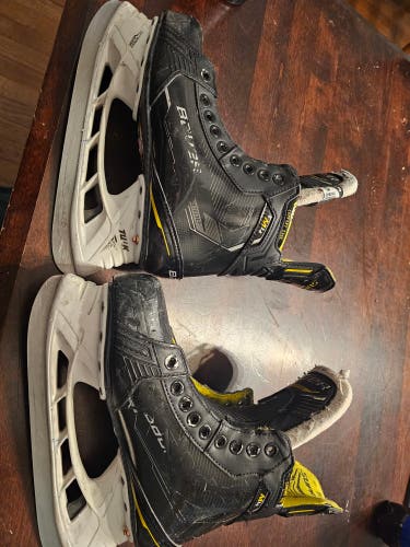 Bauer Supreme M4 Hockey Skates Size 5 (Used)