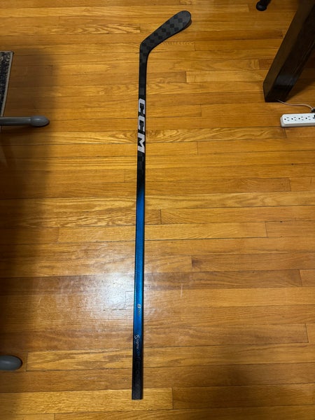 Senior CCM JetSpeed FT8 Pro Right Handed Hockey Stick P28 85 Flex (Used)