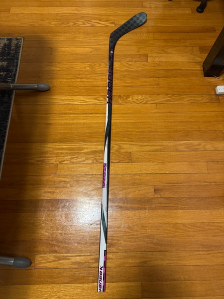 Senior Bauer Twitch Right Handed Hockey Stick P28 87 Flex (Used)