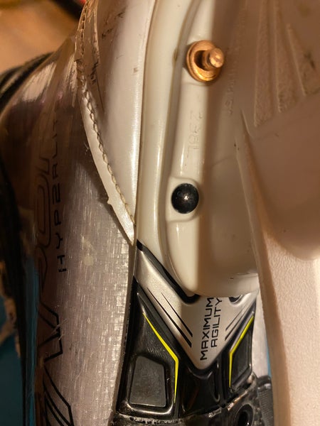 Bauer Vapor Hyperlite Hockey Skates Size 4.5, 2021 model (Used)