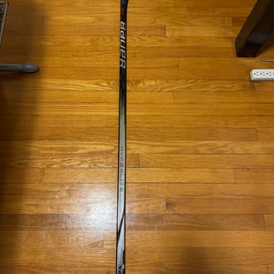 Senior Bauer Vapor Hyperlite 2 Right Handed Hockey Stick P28 87 Flex (Used)