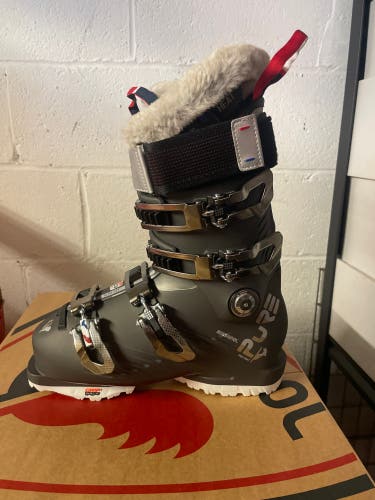 Mondo 23 & 23.5 Women's Rossignol Pure Pro Heat GW All Mountain Ski Boots Medium Flex (New)