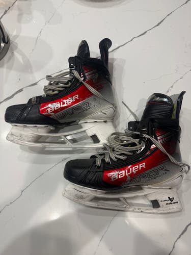 2023 Bauer Vapor Hyperlite 2 Hockey Skates Regular Width Pro Stock 8 (Used)
