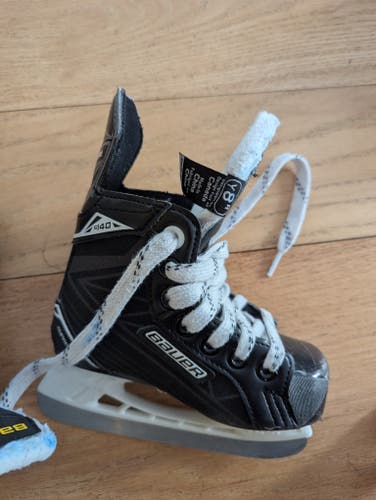 Bauer Supreme 140 Hockey Skates Youth 8 (Used)