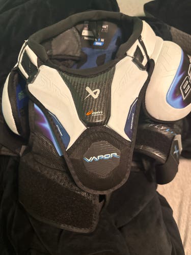 Men's Medium Intermediate Bauer Vapor Flylite Shoulder Pads like new barely worn