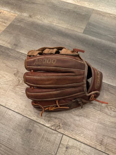 Wilson A2000 RH Infield Baseball Glove 11.5" (Used)