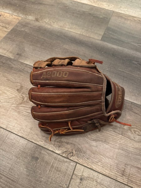 Wilson A2000 RH Infield Baseball Glove 11.5" (Used)