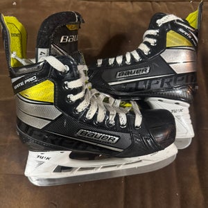 2022 Bauer Supreme Ignite Pro Hockey Skates Size 4 (Used)
