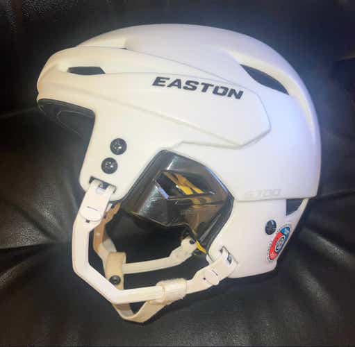 White Used Medium Easton E700 Helmet (Matte White)