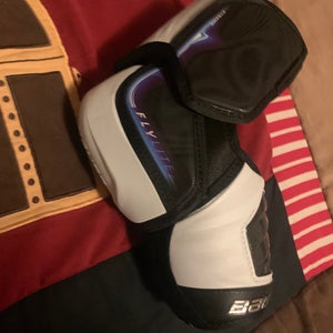 Medium Senior Bauer Vapor Flylite Shoulder pads and medium senior Bauer Vapor elbow Pads (New)