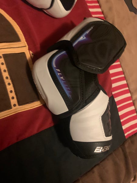 Medium Senior Bauer Vapor Flylite Shoulder pads and medium senior Bauer Vapor elbow Pads (New)