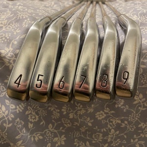Men's Titleist T150 2023 Right Handed Iron Set Extra Stiff Flex 6 clubs 4-9 Steel Shaft (Used)