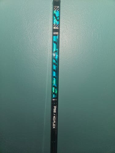 Junior Bauer Twitch Right Handed Hockey Stick P92 40 Flex (New)